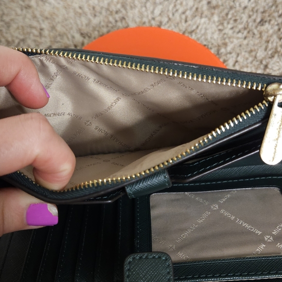 LIKE NEW Michael Kors Jet Set Racing Green Double Zip Saffiano Leather Wristlet - Picture 7 of 13